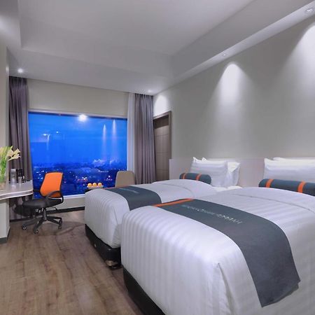 Harper Wahid Hasyim Medan By Aston Hotel Exterior photo