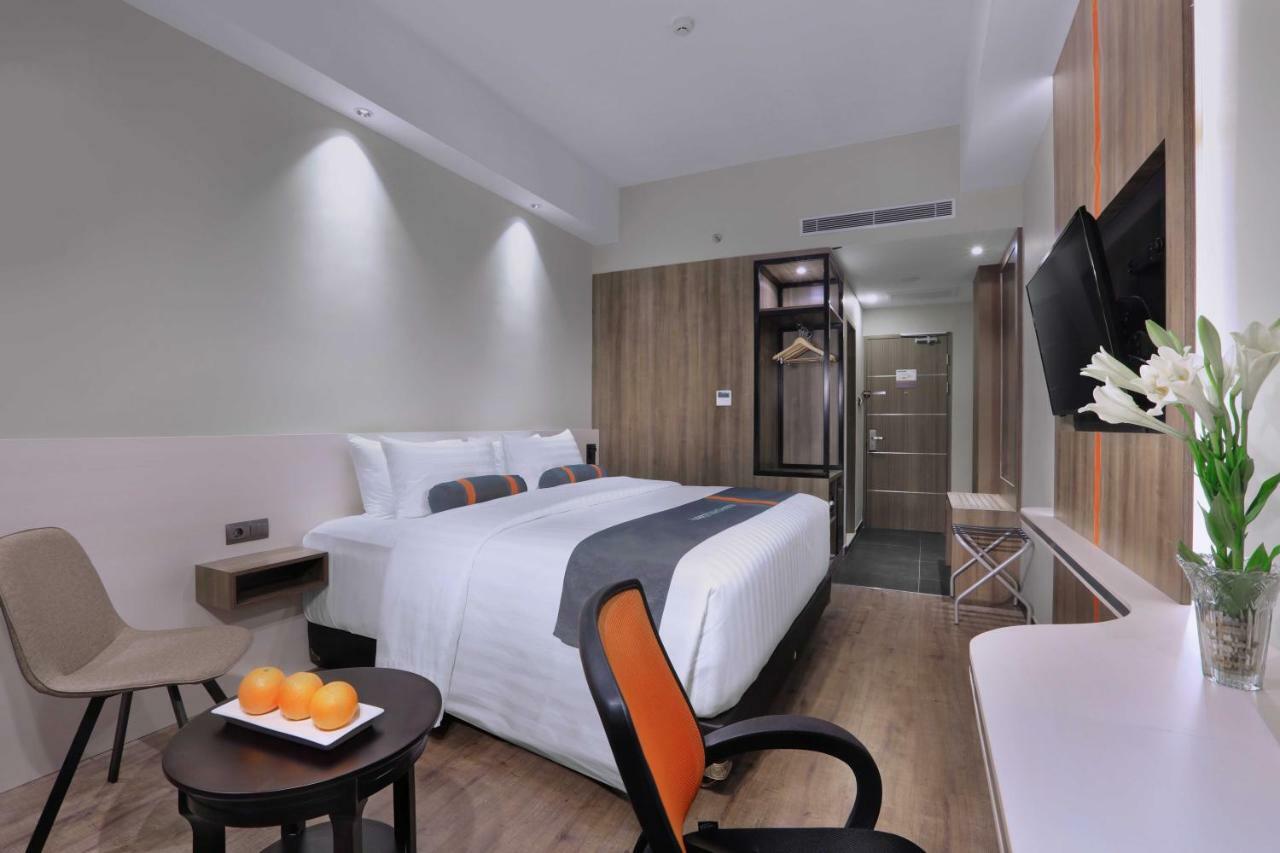 Harper Wahid Hasyim Medan By Aston Hotel Exterior photo