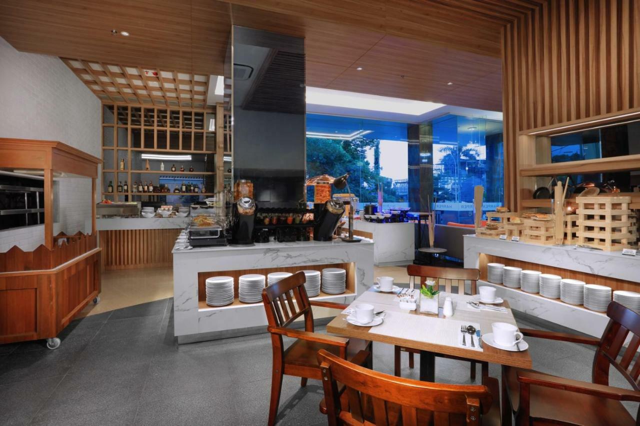 Harper Wahid Hasyim Medan By Aston Hotel Exterior photo