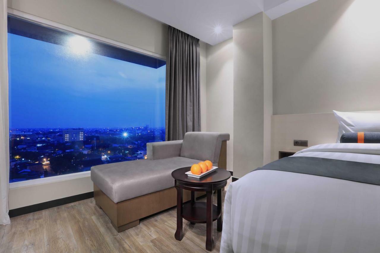 Harper Wahid Hasyim Medan By Aston Hotel Exterior photo