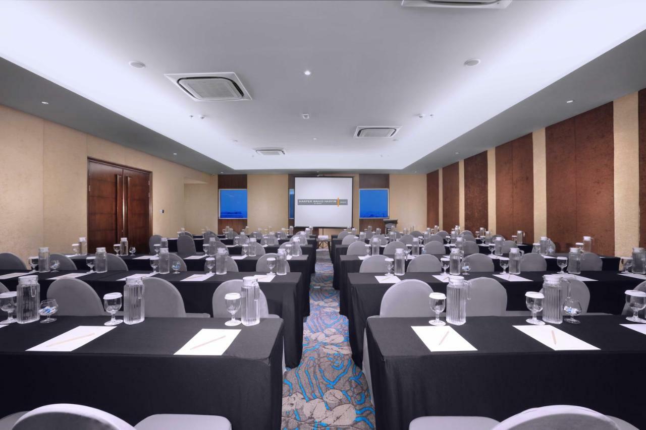 Harper Wahid Hasyim Medan By Aston Hotel Exterior photo