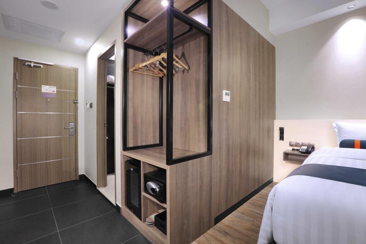 Harper Wahid Hasyim Medan By Aston Hotel Exterior photo