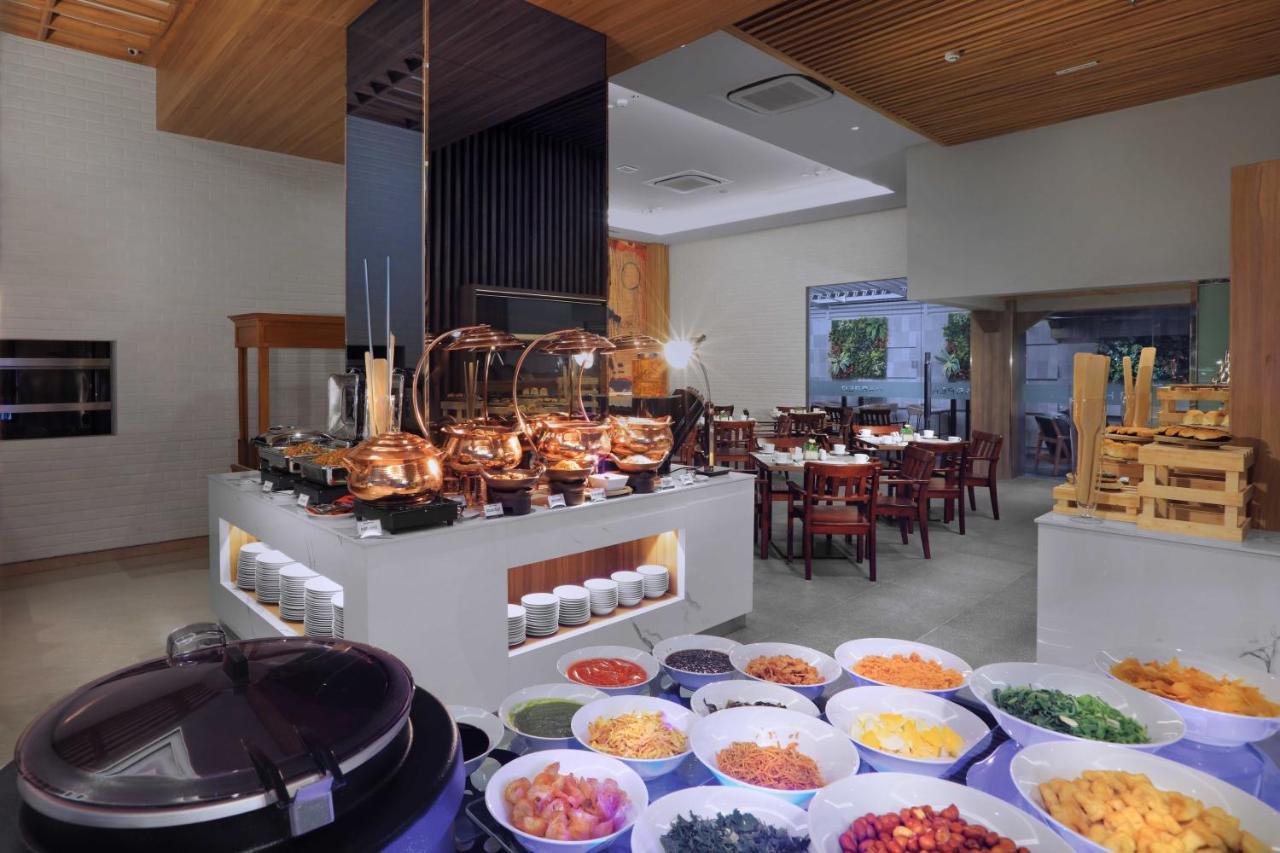 Harper Wahid Hasyim Medan By Aston Hotel Exterior photo